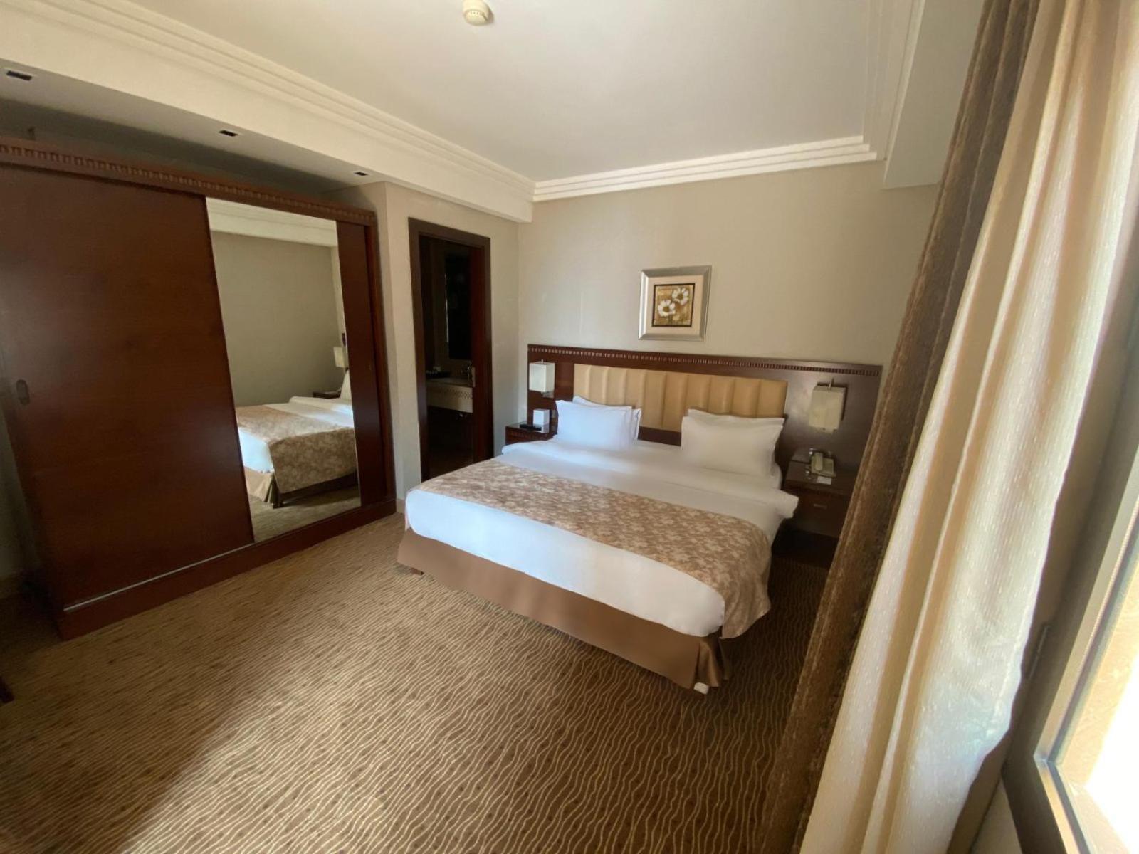 Lancaster Suites Raouche Бейрут Экстерьер фото