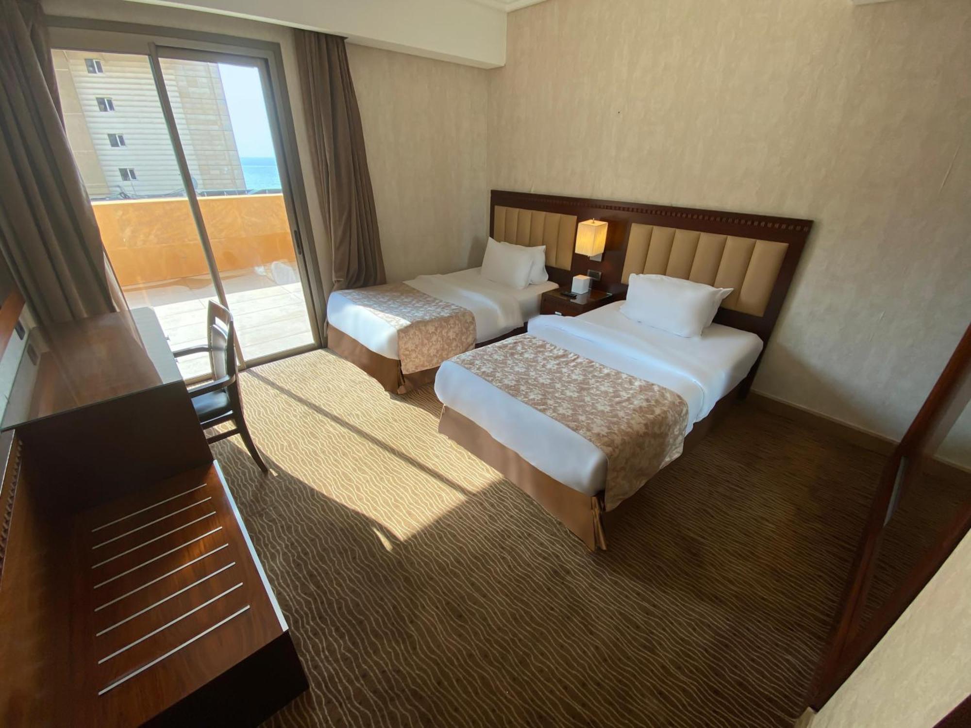 Lancaster Suites Raouche Бейрут Экстерьер фото