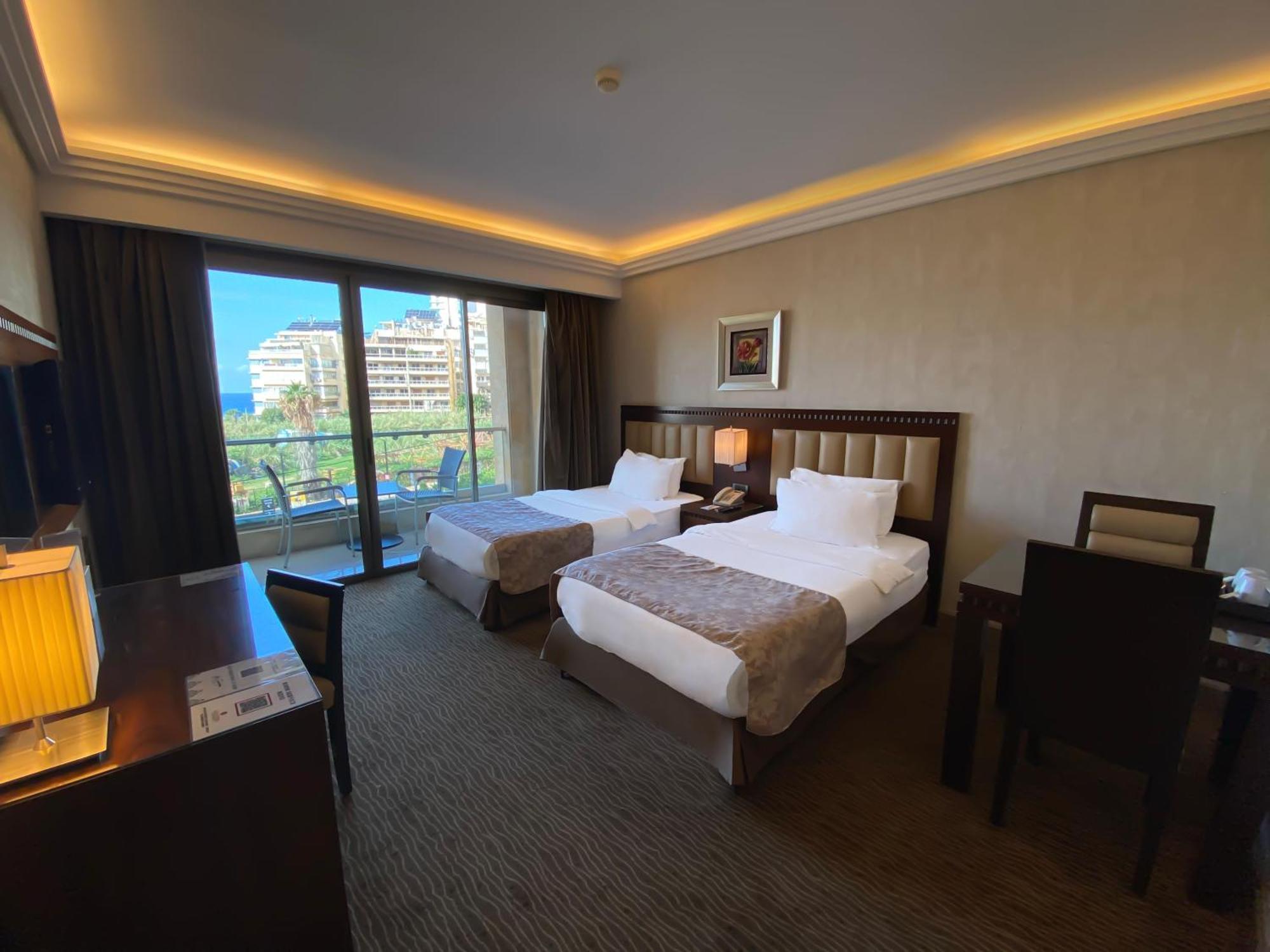Lancaster Suites Raouche Бейрут Экстерьер фото