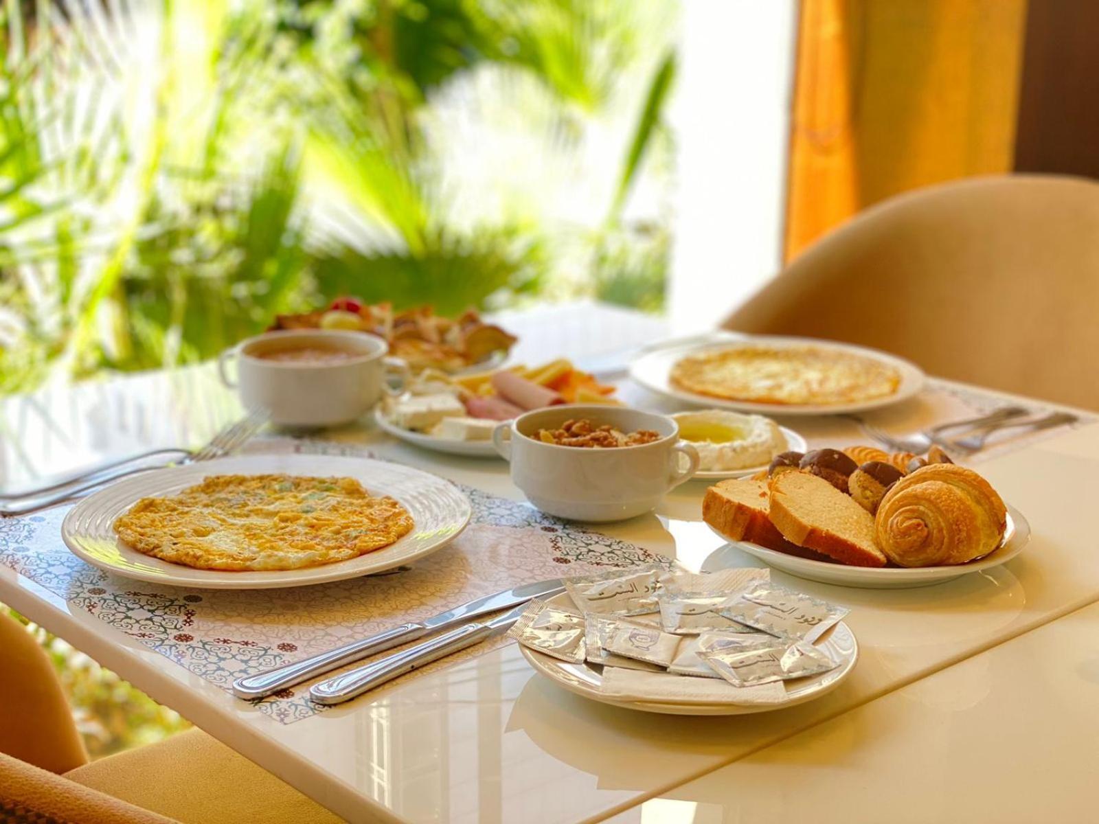 Lancaster Suites Raouche Бейрут Экстерьер фото