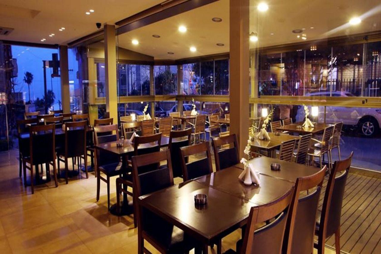 Lancaster Suites Raouche Бейрут Экстерьер фото