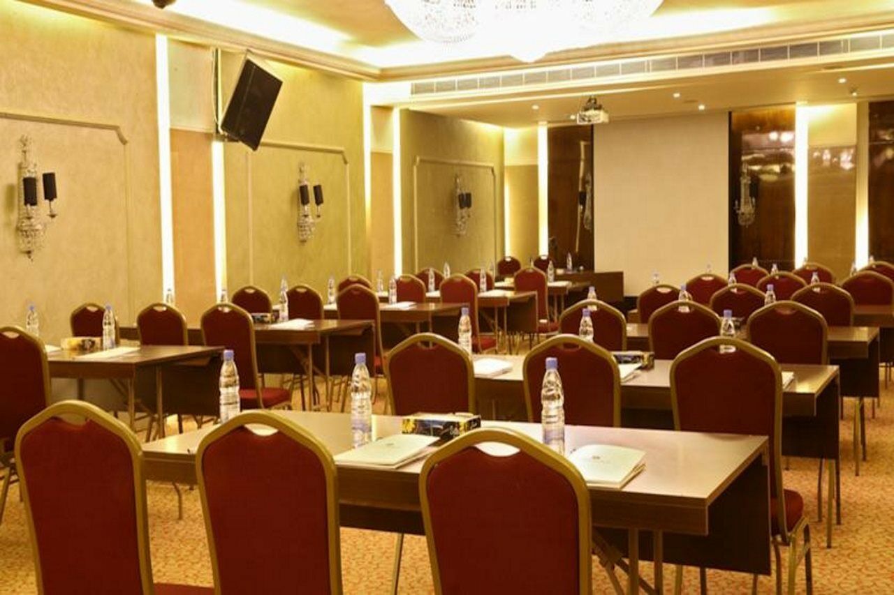 Lancaster Suites Raouche Бейрут Экстерьер фото